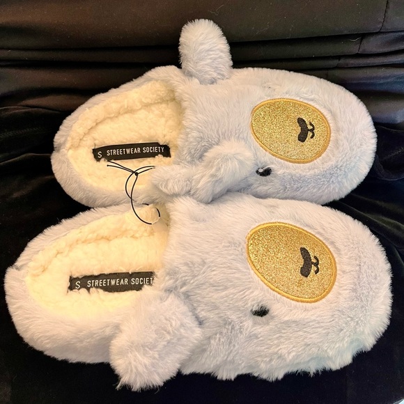 2 Pairs of BNWT Slippers Glittery Gold and a Blue Bear SZ 6 Girlhoodcore Kitschy - Picture 6 of 11